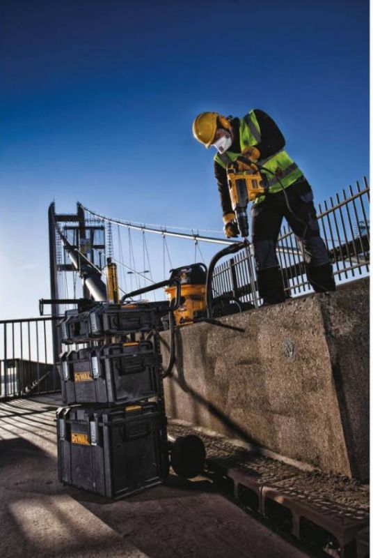 Бур DeWALT "SDS-MAX з пустотілим стволом, 4 Y-подібні крайки, 16x400x600мм DT60230