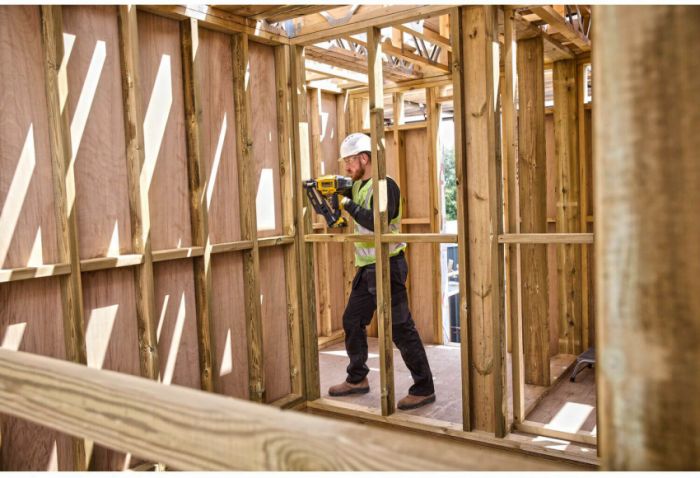 Пістолет цвяхозабивний акумуляторний безщітковий DeWALT DCN930N