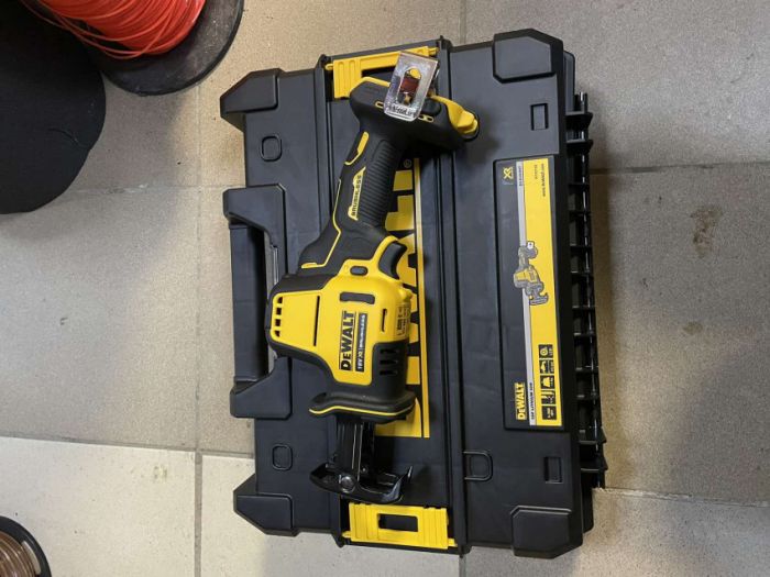Пила шабельна акумуляторна безщіткова DeWALT DCS369NT