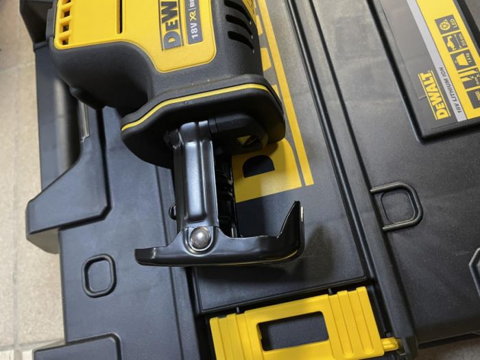 Пила шабельна акумуляторна безщіткова DeWALT DCS369NT