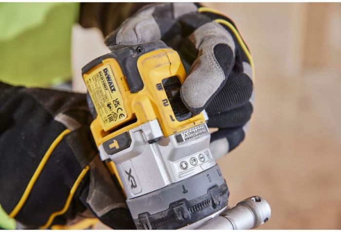 Дриль-шурупокрут акумуляторний безщітковий ударний DeWALT DCD1007NT