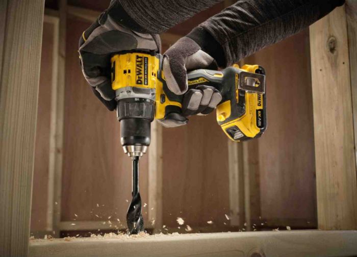 Дриль-шуруповерт акумуляторний безщітковий DeWALT DCD794D2T