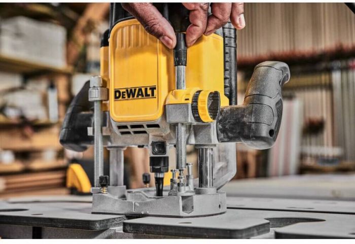 Фрезер мережевий DeWALT DWE625 2300 Вт;  9000 – 22000 об/хв; 12 мм