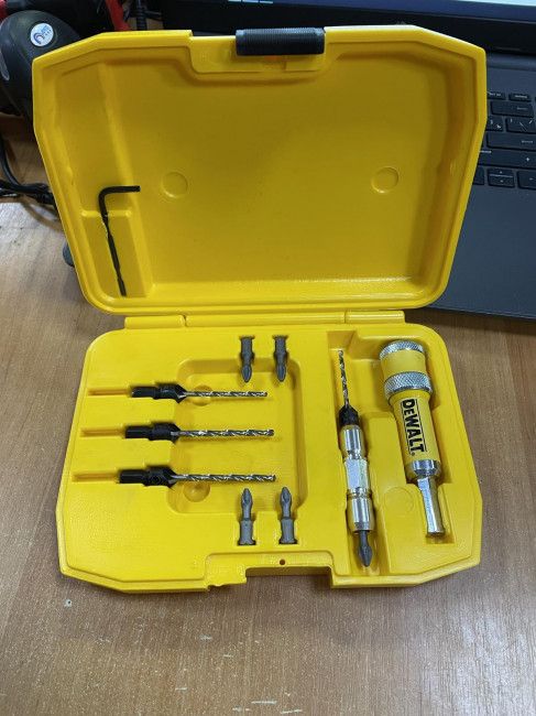 Набір пілотних свердлів із зенкерами FLIPandDRIVE DeWALT DT7612