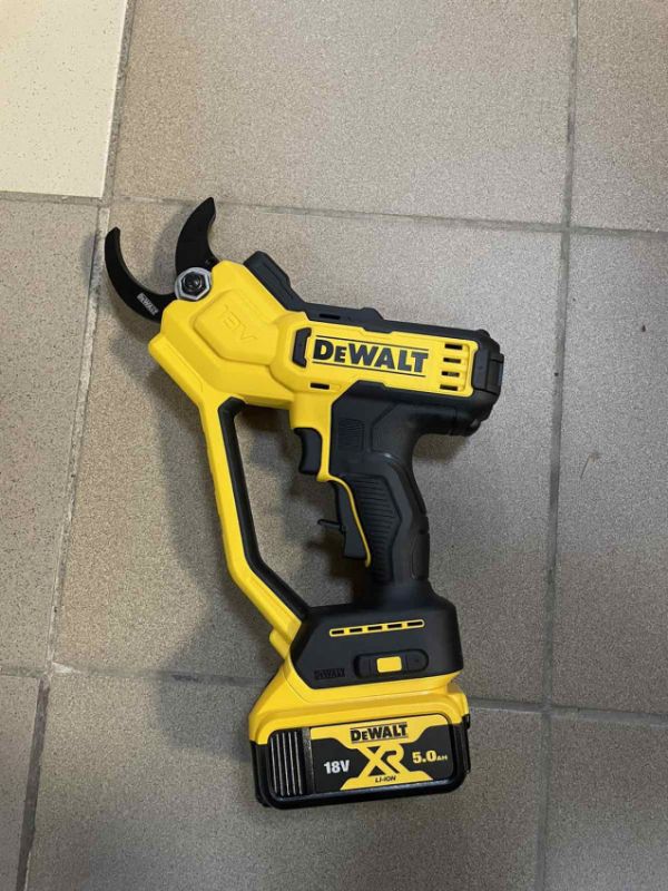 Ножниці садові - секатор акумуляторний DeWALT DCMPP568P1