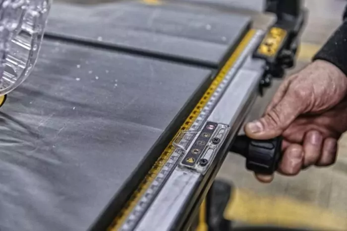 Перфоратор мережевий SDS-MAX DeWALT D25733K