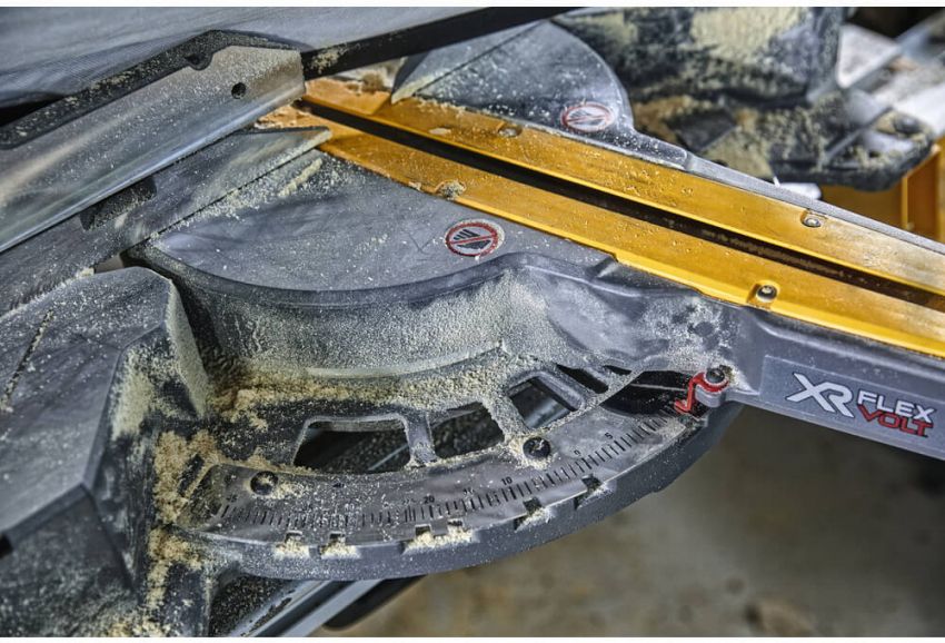 Пила шаблонна акумуляторна DeWALT DCS389T2