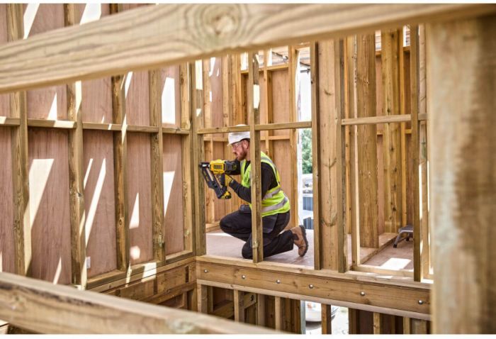 Пістолет цвяхозабивний акумуляторний безщітковий DeWALT DCN930P2