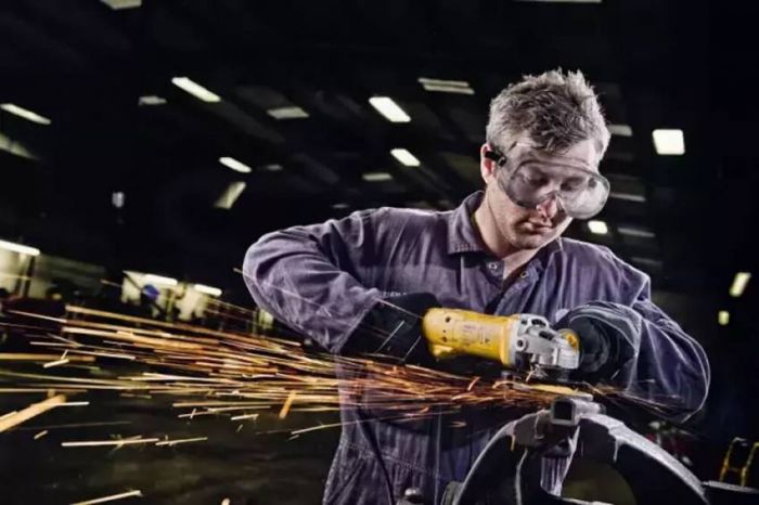 Шліфмашина кутова - болгарка мережева DeWALT DWE4217 1200 Вт, d=125 мм