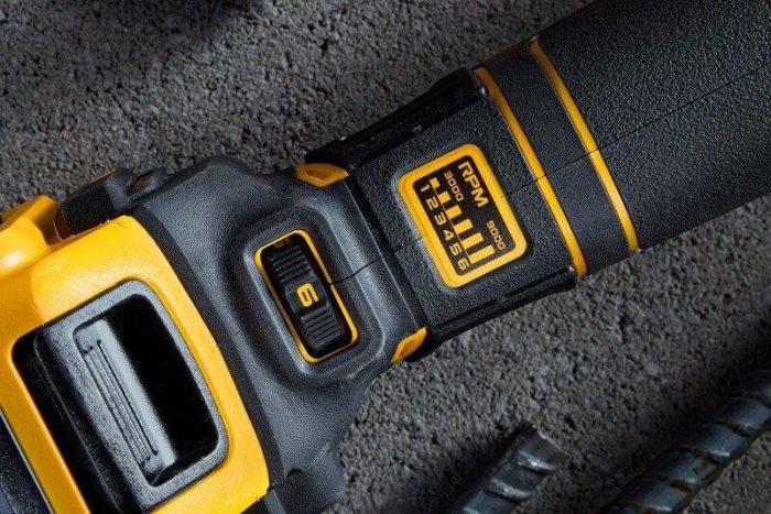 Шлифмашина угловая - болгарка аккумуляторная бесщёточная DeWALT DCG409VST1