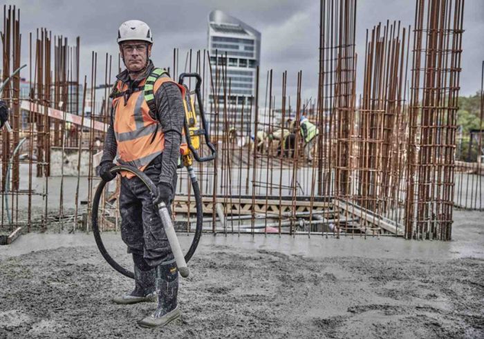 Вібратор-наплічник глибинний акумуляторний POWERSHIFT DeWALT DCPS310N