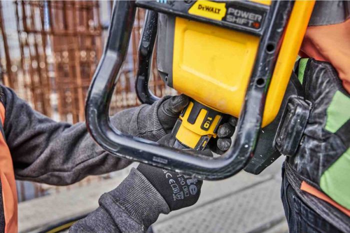 Вібратор-наплічник глибинний акумуляторний POWERSHIFT DeWALT DCPS310N