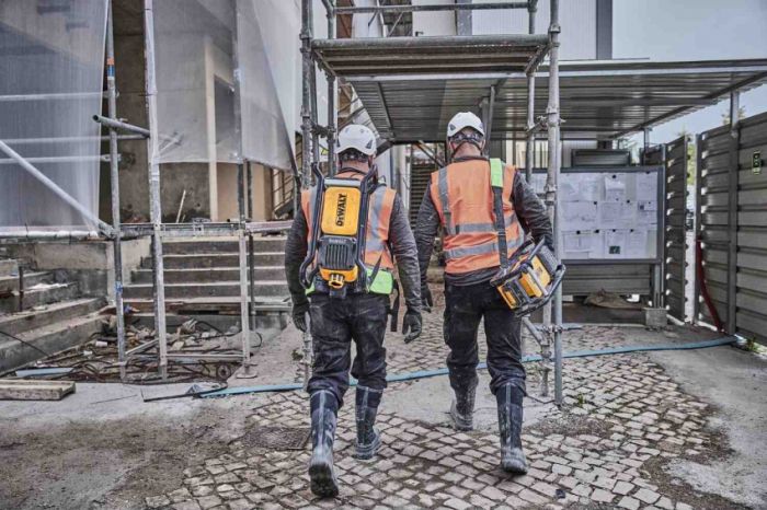 Вібратор-наплічник глибинний акумуляторний POWERSHIFT DeWALT DCPS310N