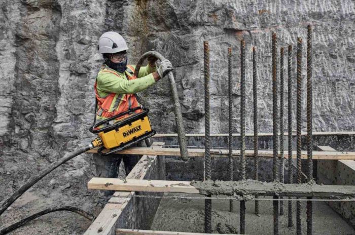 Вібратор-силовий модуль глибинний акумуляторний POWERSHIFT DeWALT DCPS320N