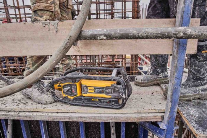 Вібратор-силовий модуль глибинний акумуляторний POWERSHIFT DeWALT DCPS320N